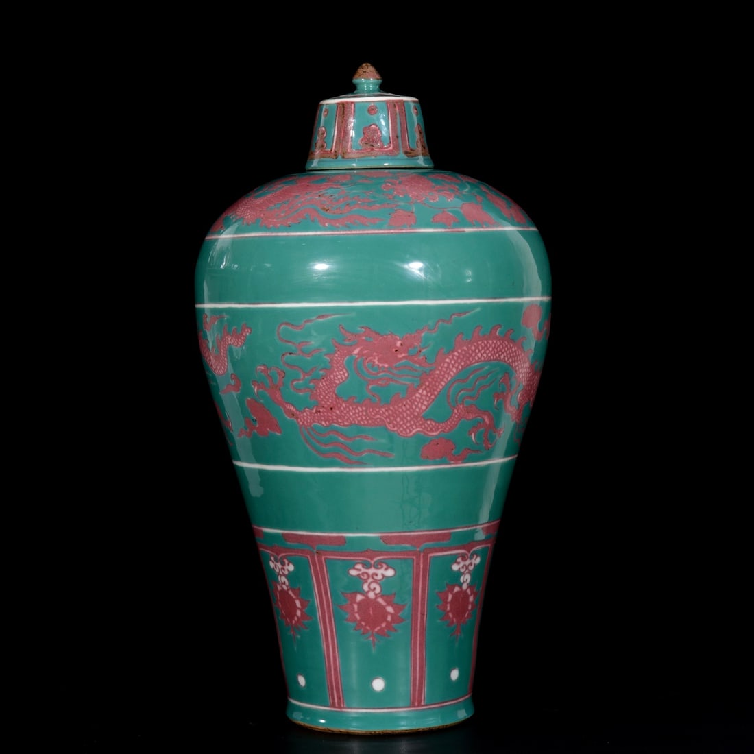 A Huge Underglaze-Red Dragon Pattern Bottle: A Huge Underglaze-Red Dragon Pattern Bottle,Yuan Dynasty,China,Size:18.5inx10.2in 釉里红龙纹盖瓶,中国元代