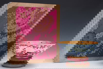 An Exquisite Blue and White Cover with Gold Figure and Story Pattern Bowl,Inlaid Gems