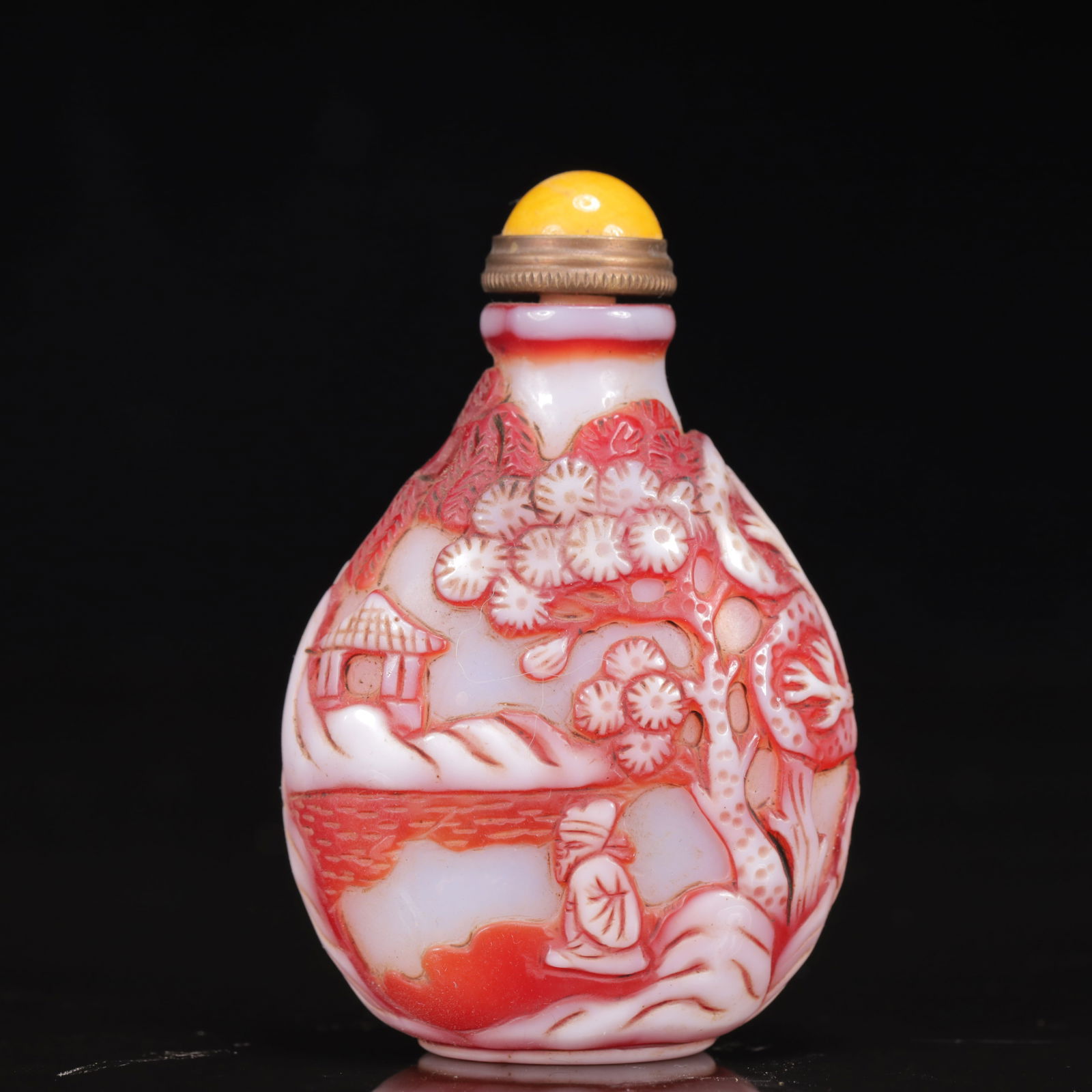 An Exquisite Glass Landscape and Figure Pattern Snuff Bottle: An Exquisite Glass Landscape and Figure Pattern Snuff Bottle,Qing Dynasty, China,Daoguang Four-character Mark,Size:2inx1.2inx3.1in, Weight:62g 琉璃山水人物纹&