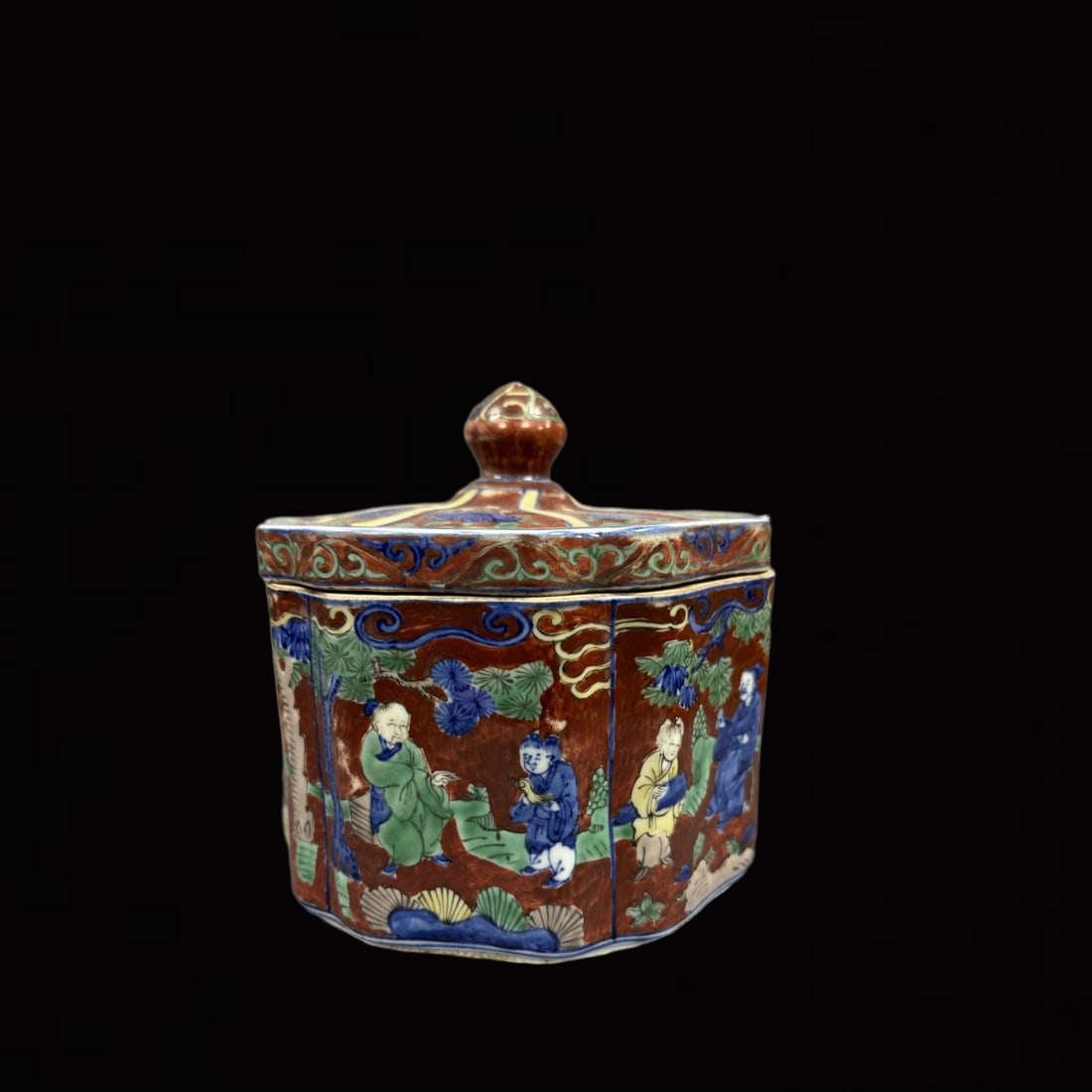 An Exquisite Blue and White Red Ground Figure and Story Pattern Box (1 of 9)