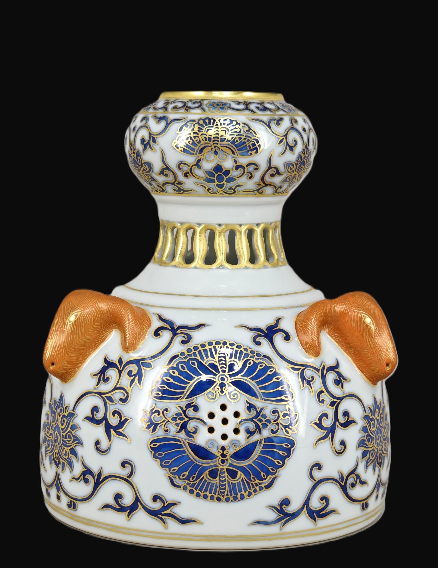 An Exquisite Blue and White Lotus Pattern Sheep-Ears Vase (1 of 9)