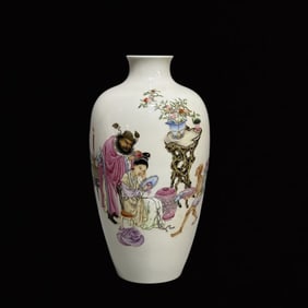 An Exquisite Famille-Rose Figure Pattern Vase,with Poem