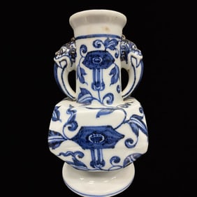 An Exquisite Blue and White Flower Pattern Double-Ears Vase