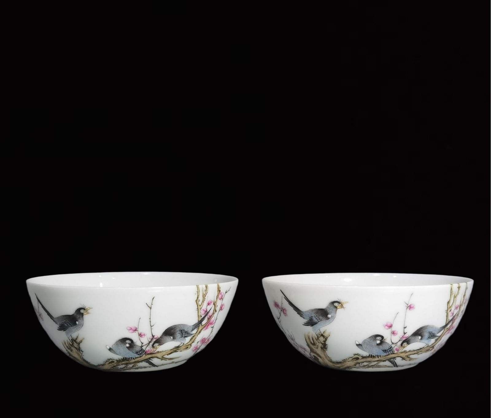 A Pair of Exquisite Famille-Rose Flower and Bird Pattern Bowls: A Pair of Exquisite Famille-Rose Flower and Bird Pattern Bowls,Qing Dynasty,China,Yongzheng Six-Character Mark,Size:3.6inx1.5in 一对粉彩花鸟纹碗,中