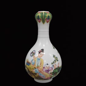 An Exquisite Enamel Figure Pattern Vase,with Poem