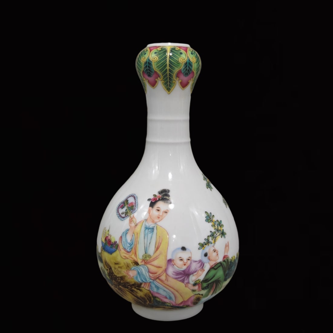 An Exquisite Enamel Figure Pattern Vase,with Poem: An Exquisite Enamel Figure Pattern Vase,with Poem,Qing Dynasty,China,Qianlong Four-Character Mark,Size:6.9inx3.9in 珐琅彩人物纹瓶,带诗文,