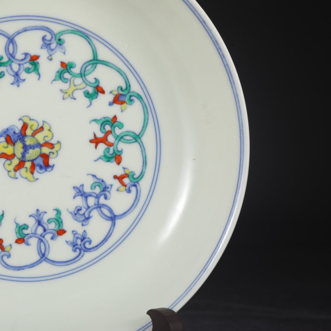 An Exquisite Doucai Flower Pattern Plate - 6