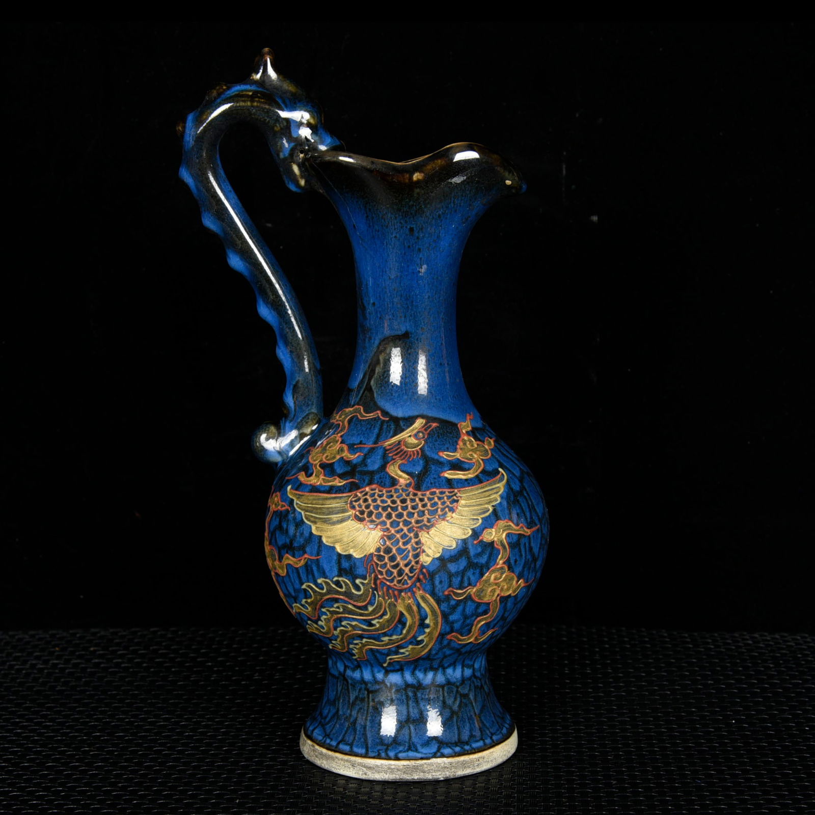 An Exquisite Jun yao Painted Gold Auspicious Cloud and Phoenix Pattern Watering Can: An Exquisite Jun yao Painted Gold Auspicious Cloud and Phoenix Pattern Watering Can,Song Dynasty,China,with Mark,Size:9.4inx5.1inx3.9in 
