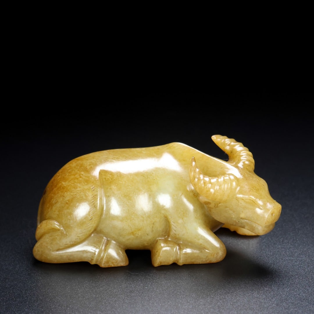 An Archaic Gaogu yu Buffalo Ornament: An Archaic Gaogu yu Buffalo Ornament,Ancient Time, China, Size:3.5inx1.8inx1.6in, Weight:236g 高古玉牛摆件,中国远古时期,