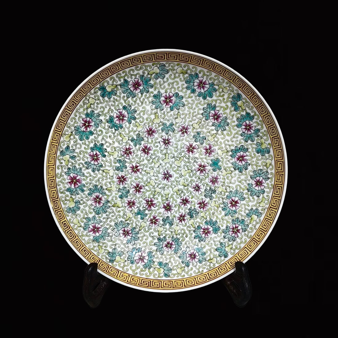 An Exquisite Famille-Rose Lotus Pattern Plate: An Exquisite Famille-Rose Lotus Pattern Plate,Qing Dynasty,China,Tongzhi Four-Character Mark,Size:1.6inx8.3in 