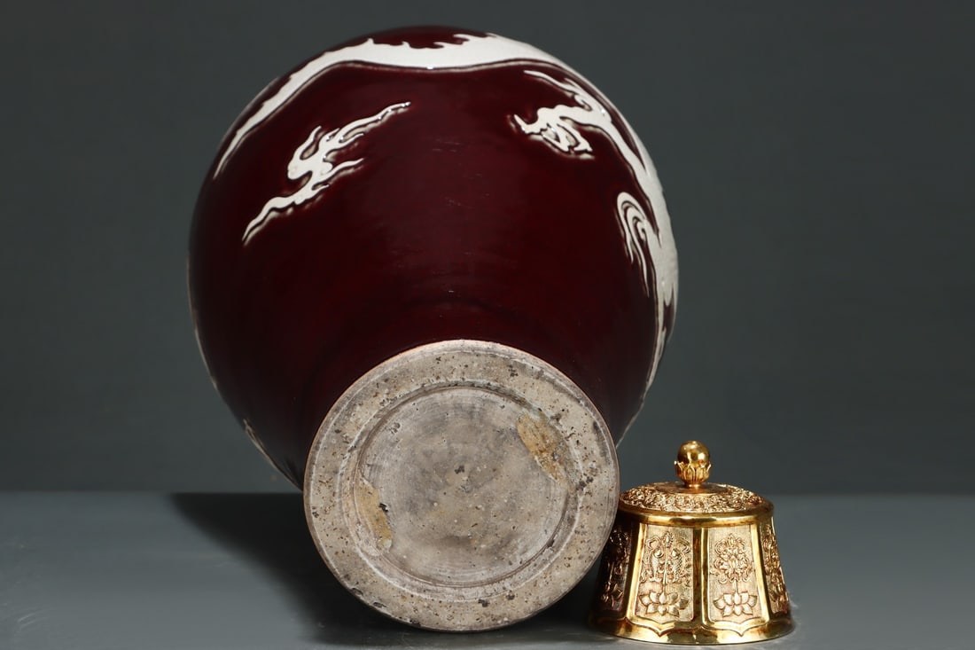 A Huge Ji Red Glazed Dragon Pattern Bottle - 8