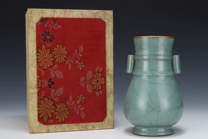 An Exquisite Guan yao Double-Ears Vase