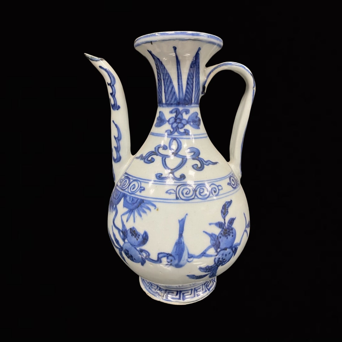 An Exquisite Blue and White Flower and Bird Pattern Ewer: An Exquisite Blue and White Flower and Bird Pattern Ewer,Qing Dynasty,China,Size:9.2inx2.8in 青花花鸟纹执壶,中国清代