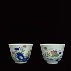 A Pair of Exquisite Doucai Flower Pattern Cups,with Poem