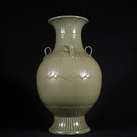 A Rare Yue yao Flower Pattern Vase