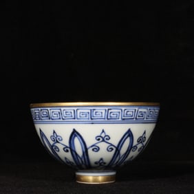 An Exquisite Blue and White Painted Gold Flower Pattern Cup