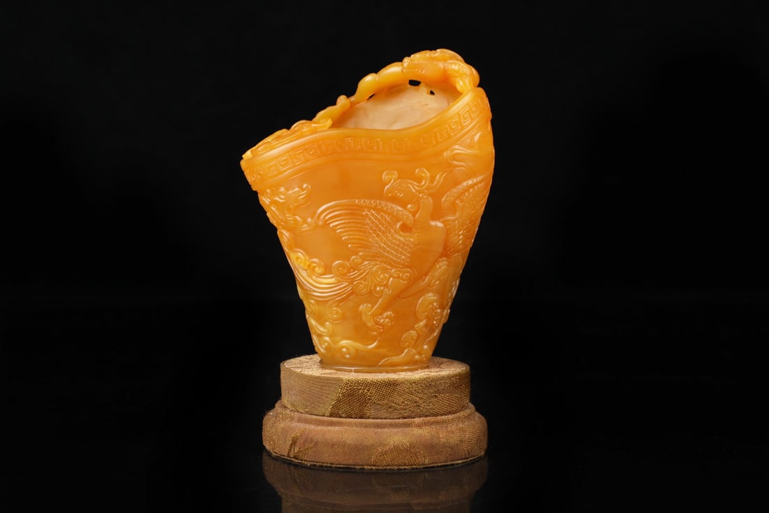 An Exquisite Tianhuang Stone Auspicious Cloud and Phoenix Pattern Cup: An Exquisite Tianhuang Stone Auspicious Cloud and Phoenix Pattern Cup,Qing Dynasty,China,Qianlong Four-Character Mark,Size:4.3inx3.1in,Weight:275g 