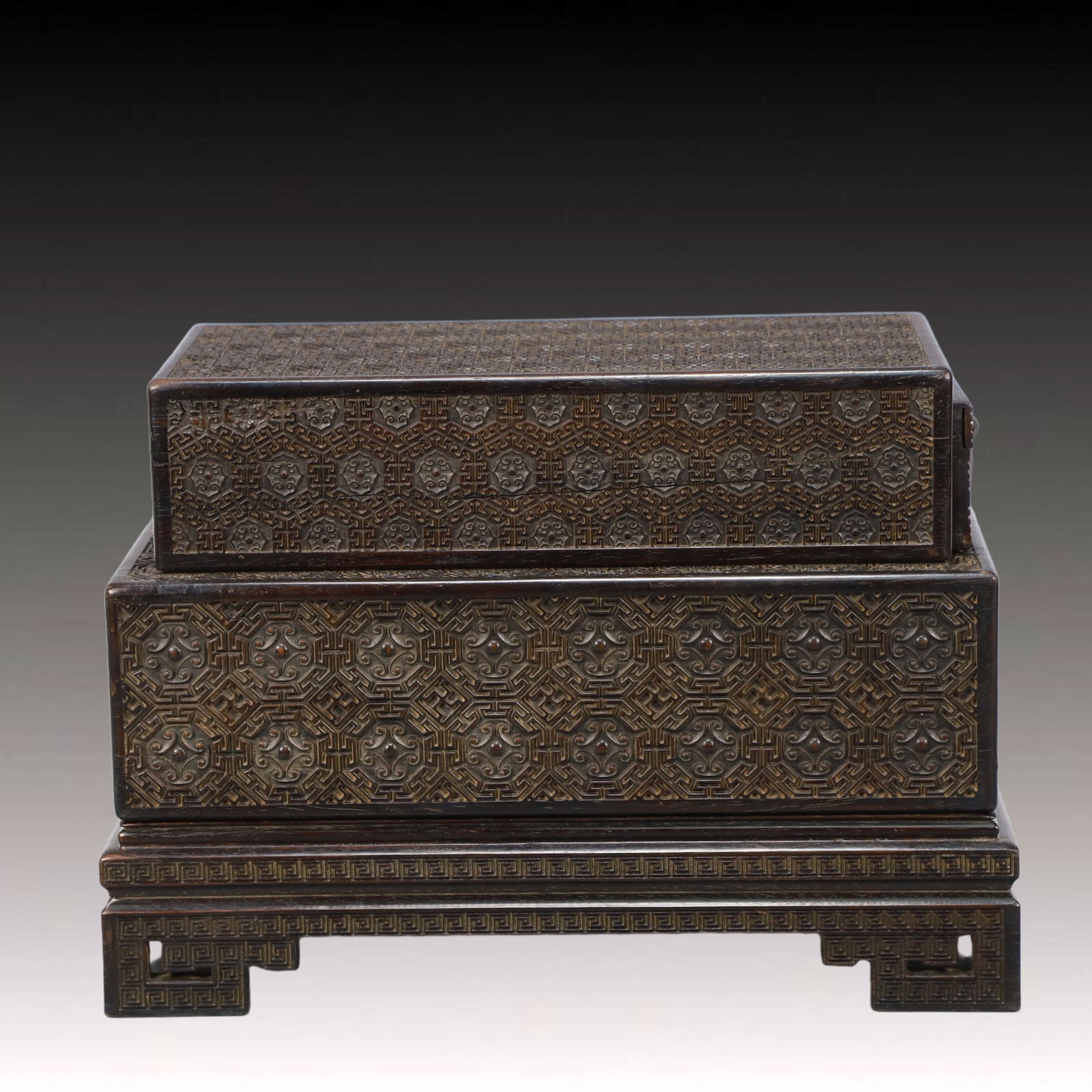 A Rare Zitanwood Cover Box (1 of 7)