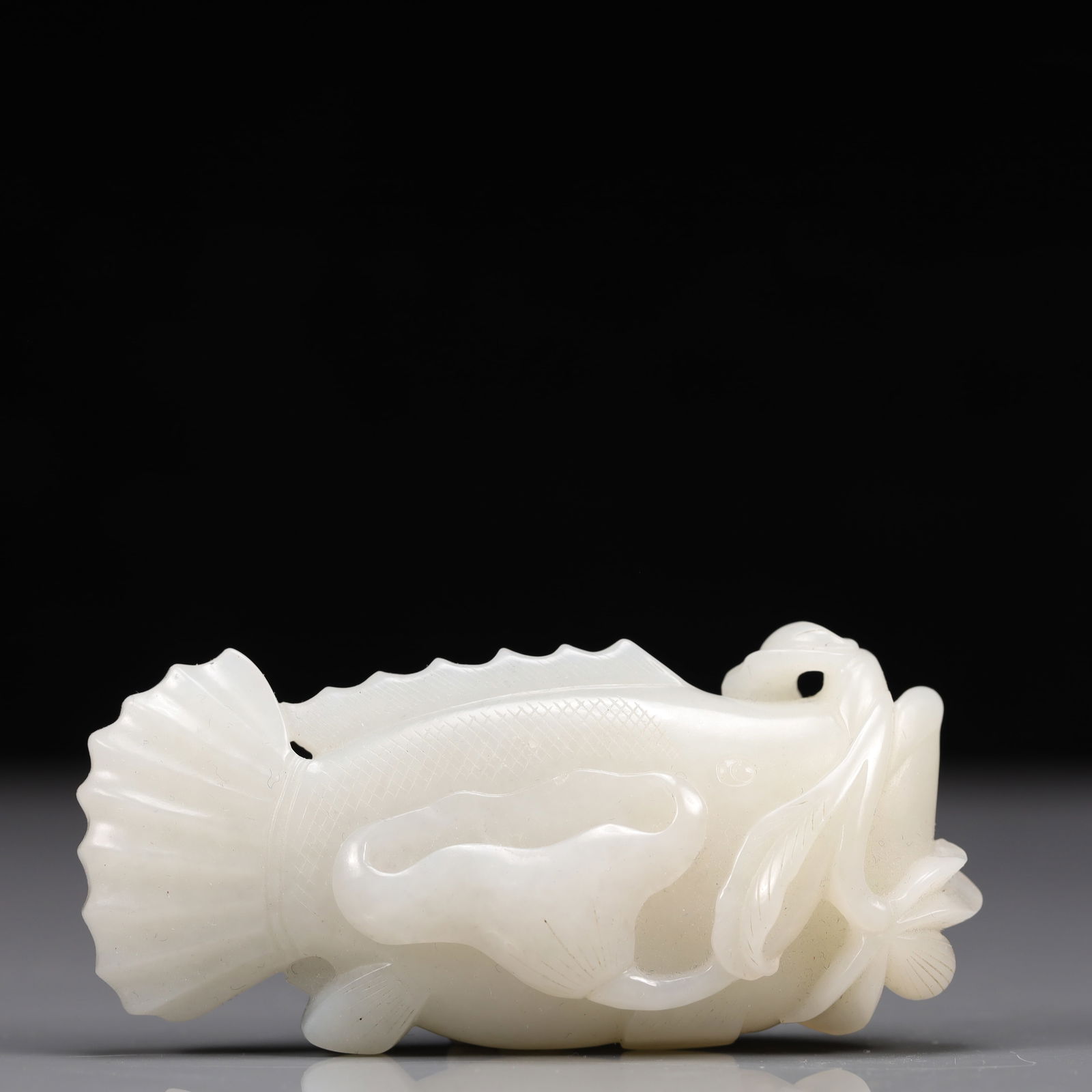 An Exquisite White Jade Fish Ornament (1 of 5)
