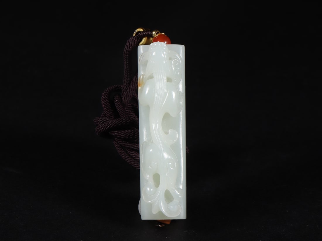 An Exquisite White Jade Chi-Dragon Pattern Pendant: An Exquisite White Jade Chi-Dragon Pattern Pendant,Qing Dynasty,China,Size:2.4inx0.6inx0.9in,Weight:45g 白玉螭龙纹挂件,中国清代