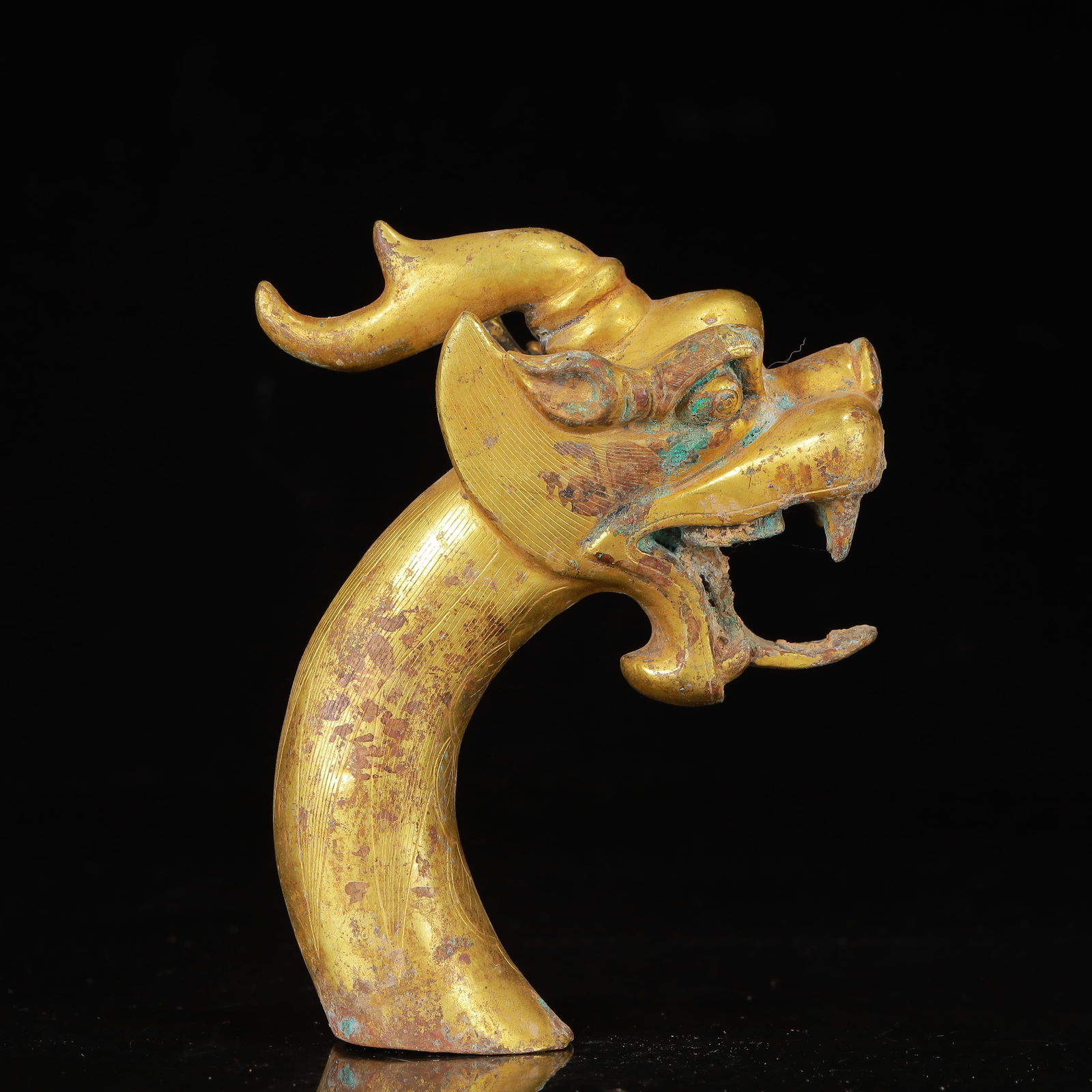 An Exquisite Gilt Bronze Dragon Ornament: An Exquisite Gilt Bronze Dragon Ornament,Qing Dynasty,China,Size:3.7inx2inx4.7in,Weight:445g 铜鎏金龙摆件,中国清代
