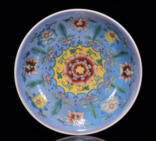 An Exquisite Famille-Rose Flower Pattern Plate