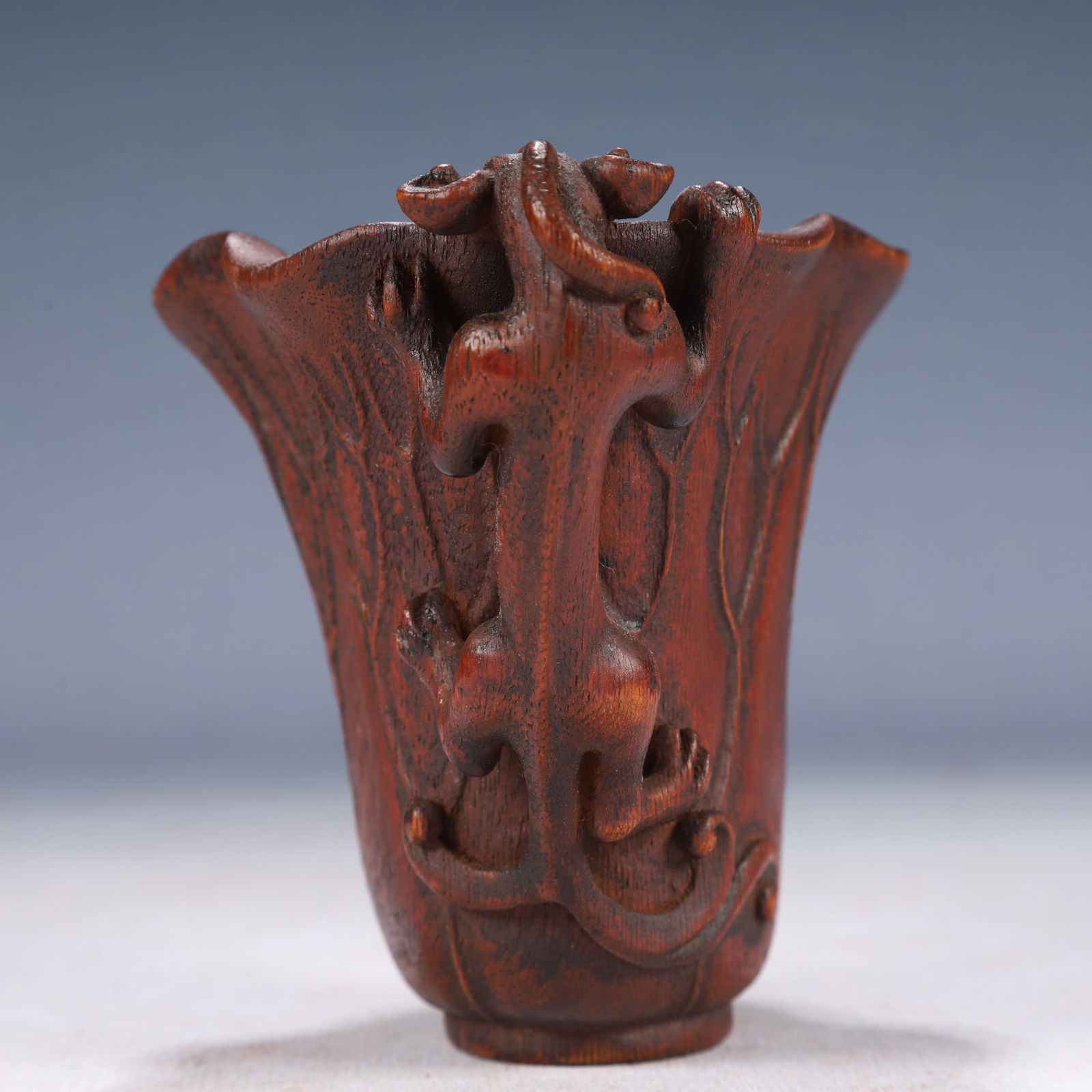 An Exquisite Eaglewood Chi-Dragon Pattern Cup - 7