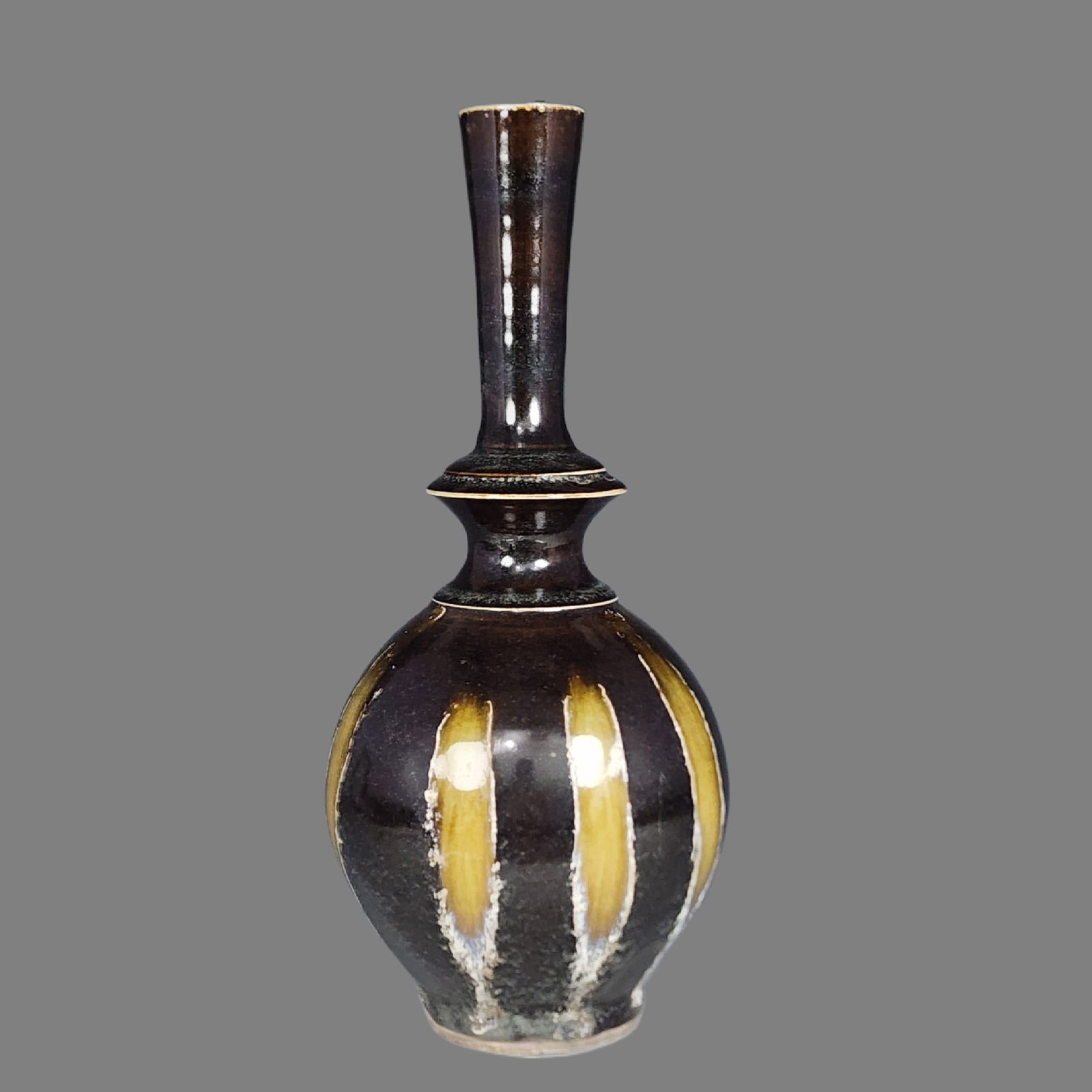 An Exquisite Ding yao Vase: An Exquisite Ding yao Vase,Song Dynasty,China,Size:11.7inx5in 定窑瓶,中国宋代