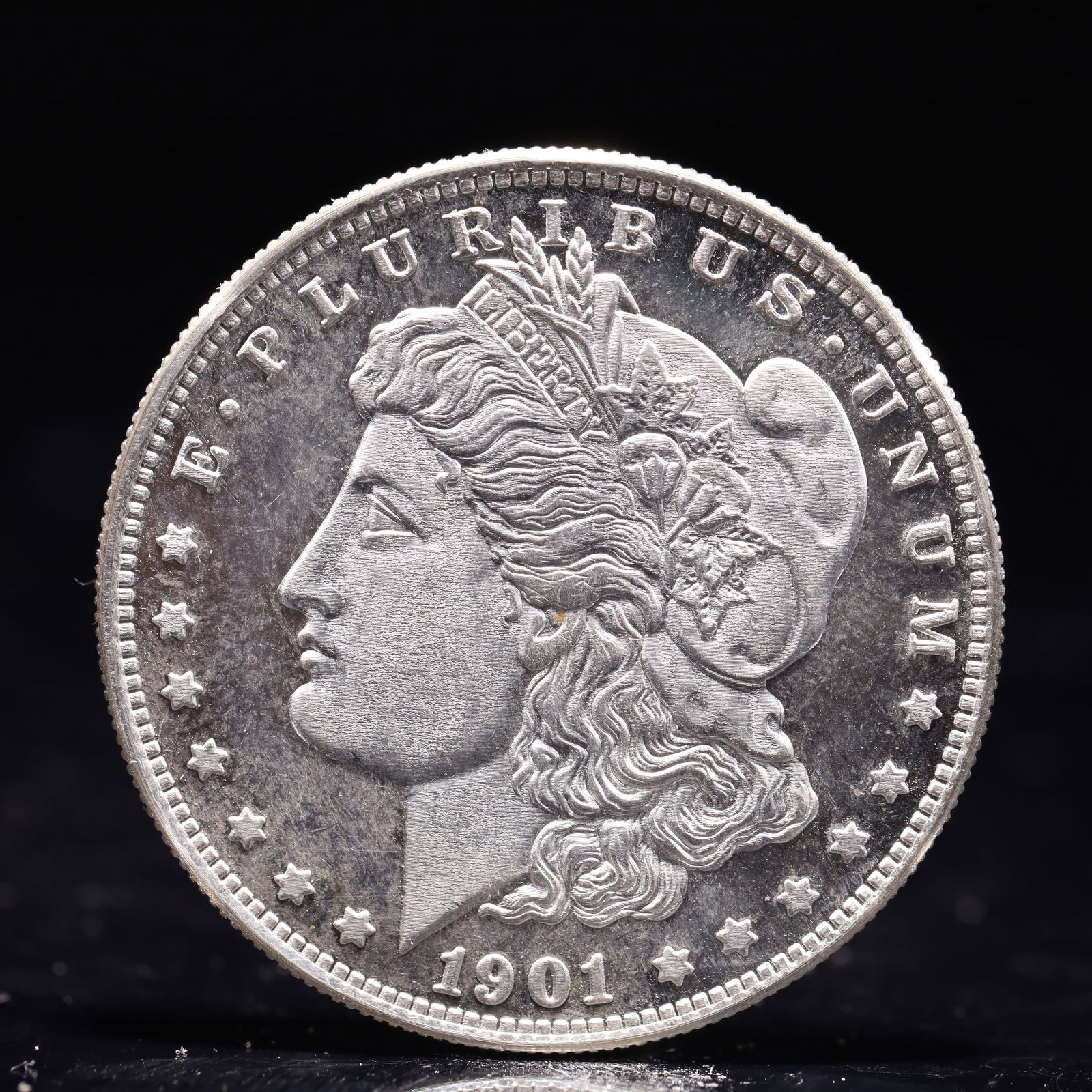 USA Morgan Dollar 1901 Coin: Obv: profile bust with date below and E PLURIBUS UNUM legend and stars around. Rev: eagle with In God we trust above within wreath with UNITED STATES OF AMERICA ONE DOLLAR legend. IN GOD WE TRUST / LI