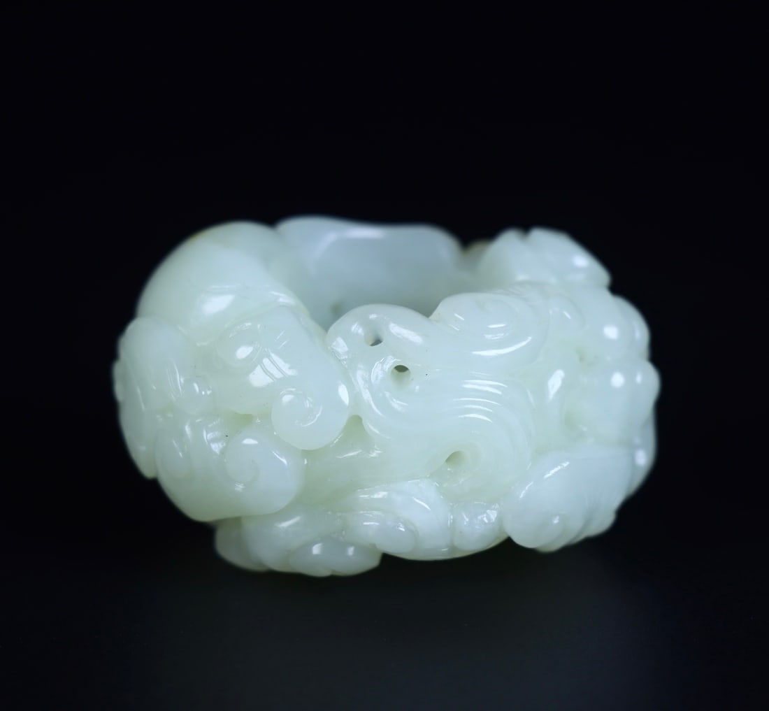 An Exquisite White Jade Dragon Pattern Thumb Ring - 2
