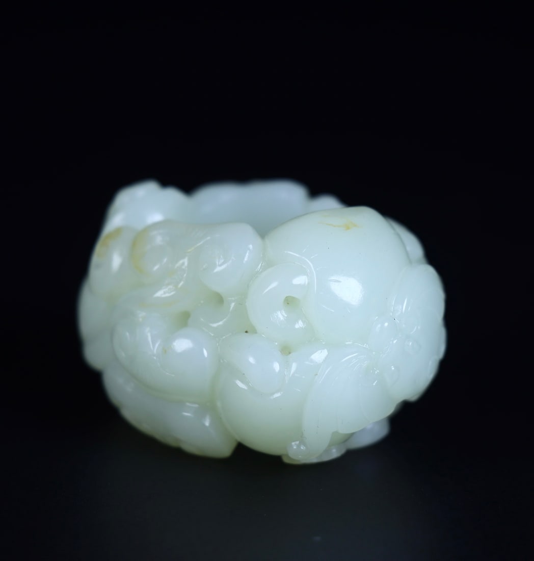 An Exquisite White Jade Dragon Pattern Thumb Ring - 5