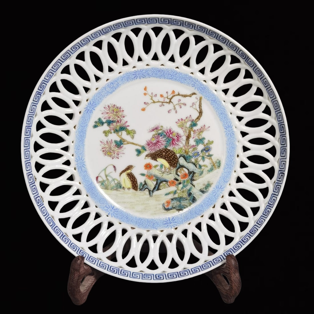 An Exquisite Famille-Rose Flower and Bird Pattern Plate (1 of 8)