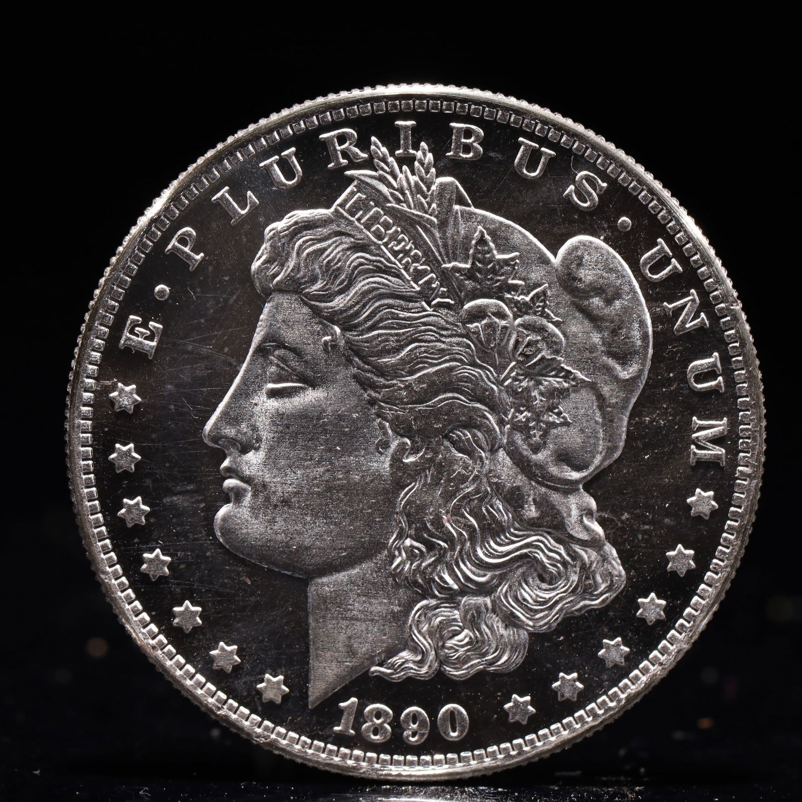 USA Morgan Dollar 1890 Coin: Obv: profile bust with date below and E PLURIBUS UNUM legend and stars around. Rev: eagle with In God we trust above within wreath with UNITED STATES OF AMERICA ONE DOLLAR legend. IN GOD WE TRUST / LI