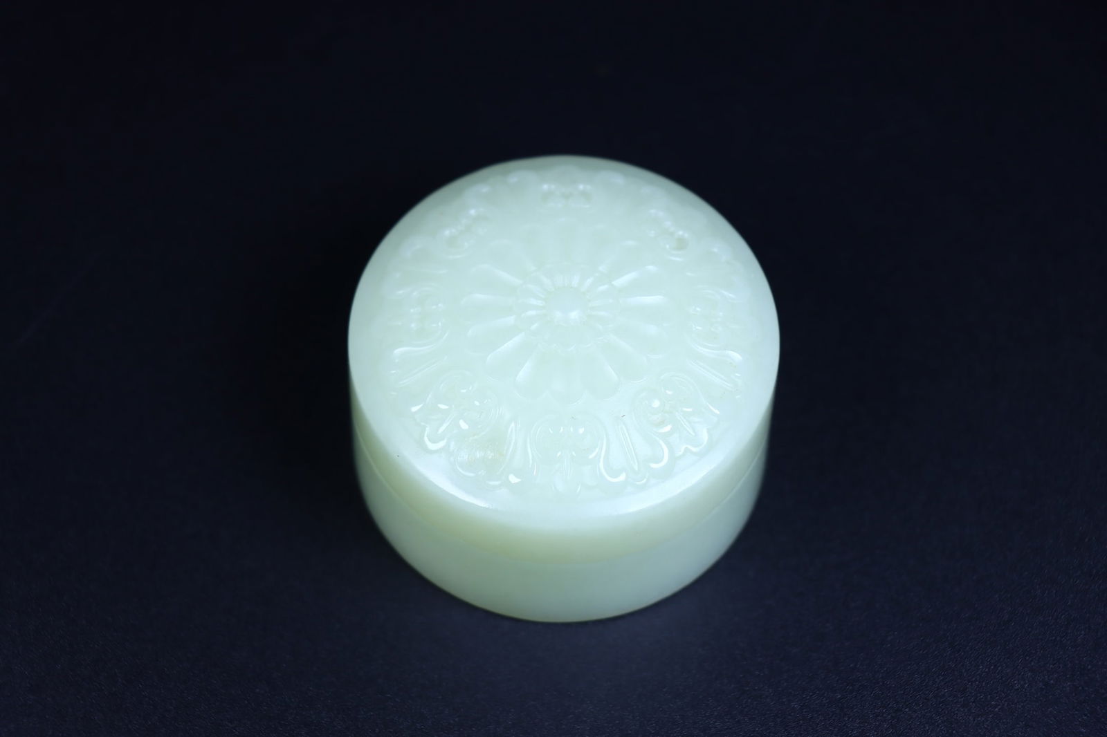 An Exquisite White Jade Flower Pattern Box (1 of 9)