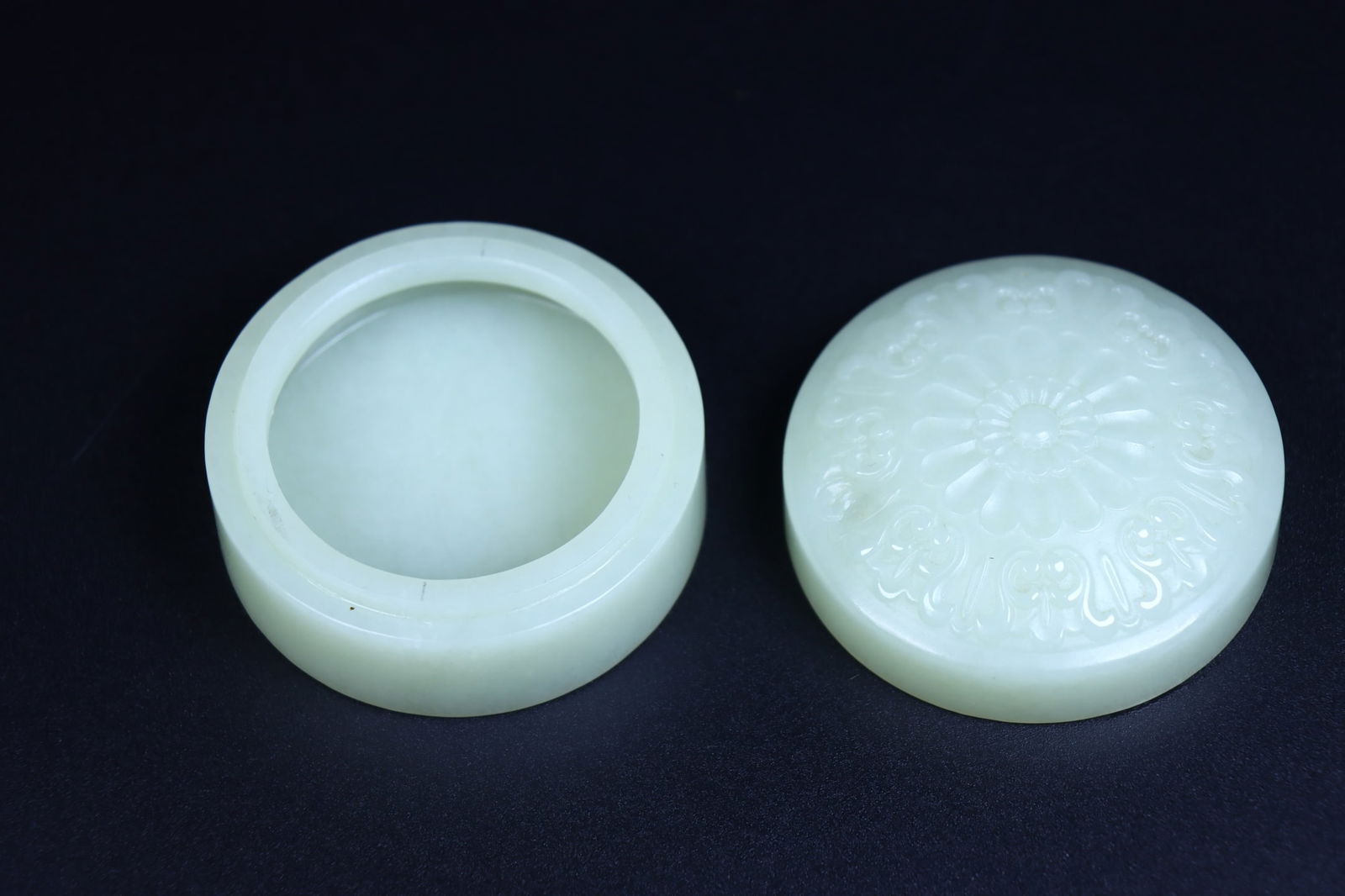 An Exquisite White Jade Flower Pattern Box - 6