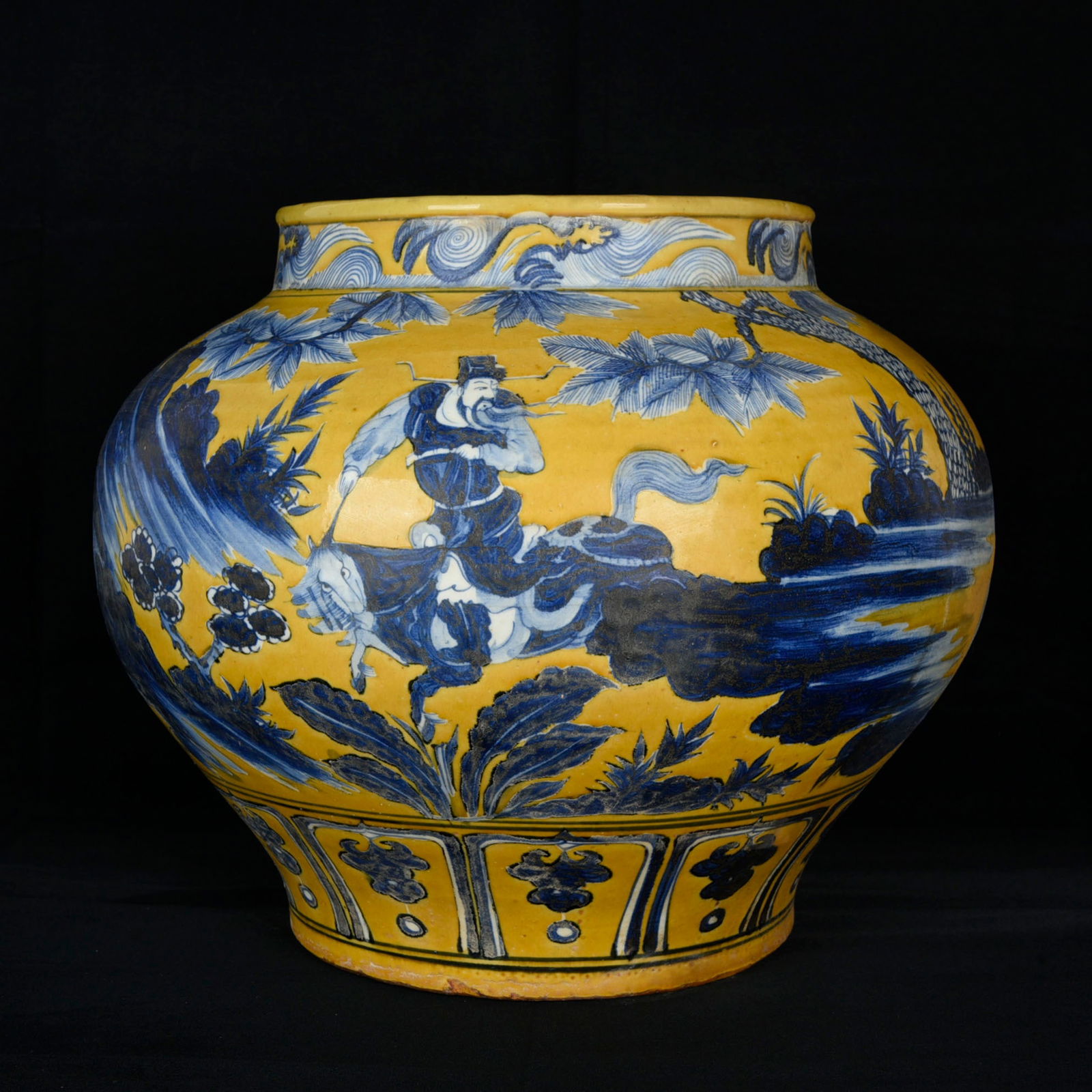 An Exquisite Yellow Ground Blue and White Figure and Story Pattern Jar: An Exquisite Yellow Ground Blue and White Figure and Story Pattern Jar,Yuan Dynasty,China,Size:11.4inx13.8in 黄地青花人物故事纹罐,中&#