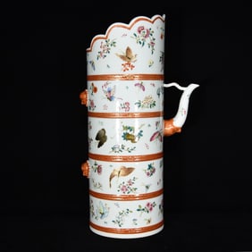 A Huge Famille-Rose Flower and Butterfly Pattern Pot