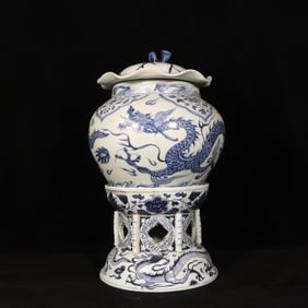 A Huge Blue and White Lotus and Dragon Pattern Jar with Cover,with Base