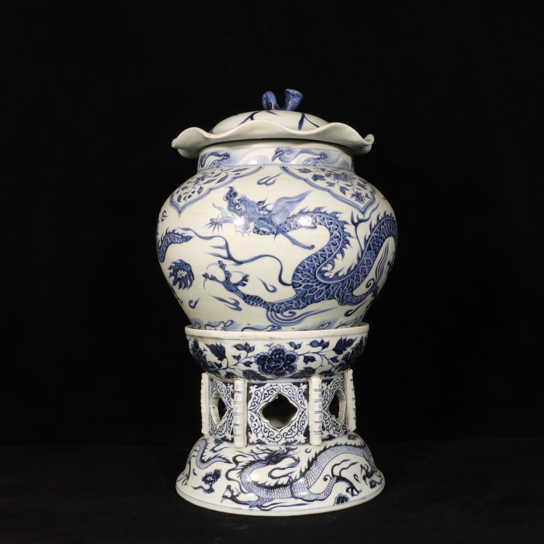 A Huge Blue and White Lotus and Dragon Pattern Jar with Cover,with Base (1 of 9)