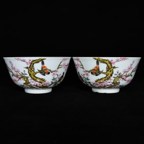 A Pair of Exquisite Enamel Flower and Bird Pattern Bowls,with Poem