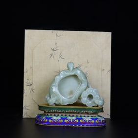 An Exquisite White Jade Frog Pattern Brush Washer