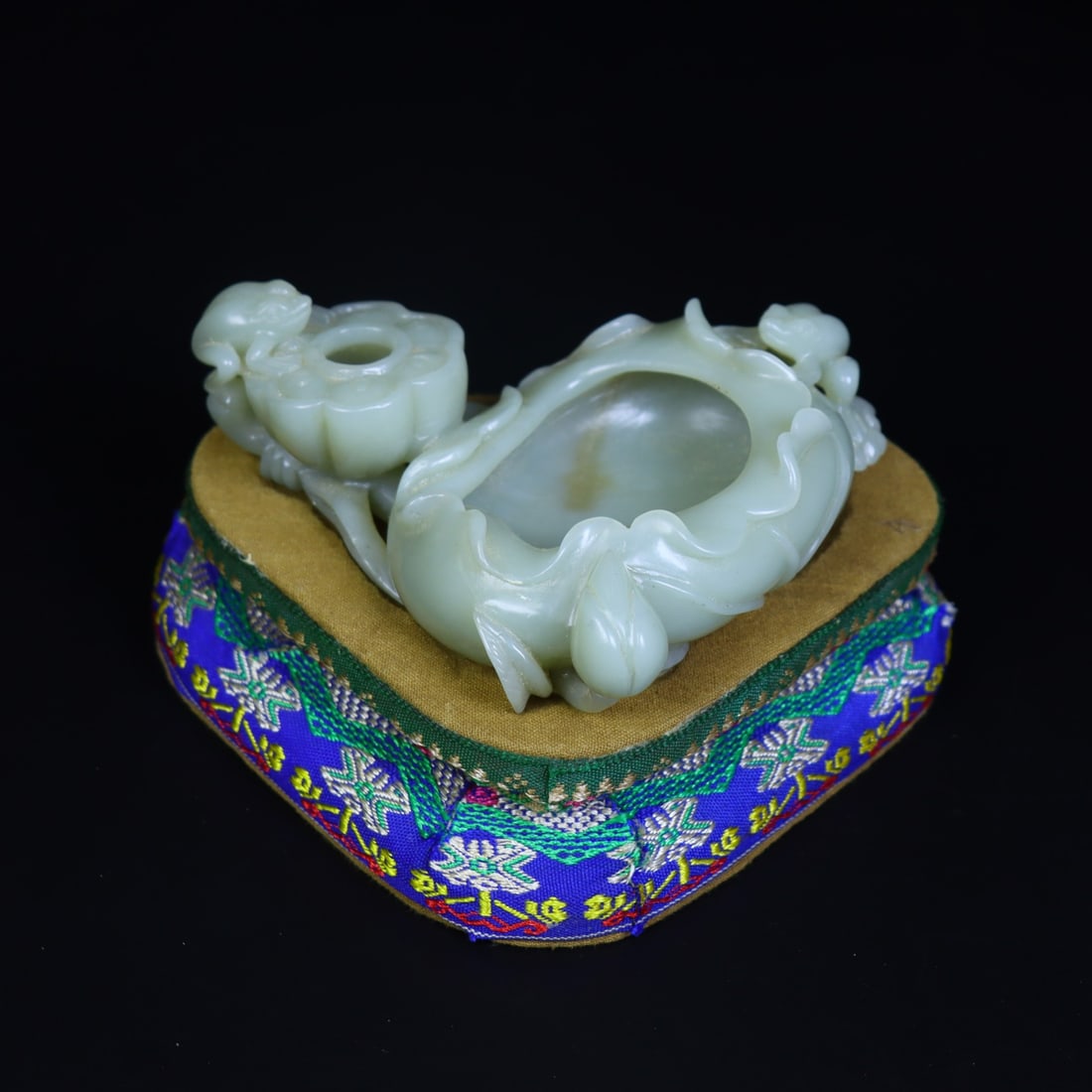 An Exquisite White Jade Frog Pattern Brush Washer - 4