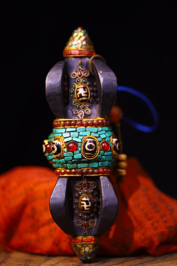 A Rare Meteorite Inlaid Dzi Bead and Turquoise Ornament: A Rare Meteorite Inlaid Dzi Bead and Turquoise Ornament,Size:7.1inx2.8in,Weight:600g 陨石嵌天珠和绿松石摆件