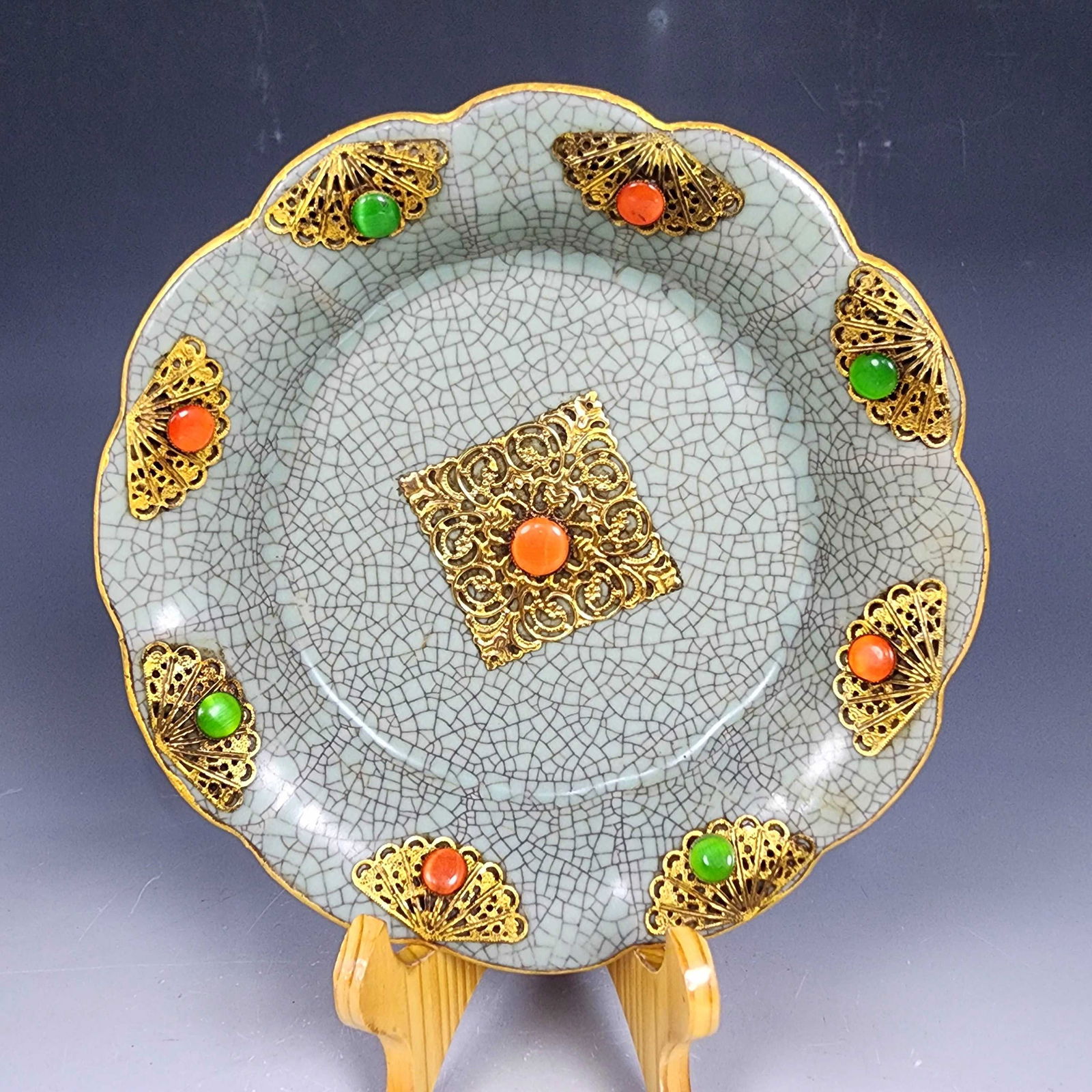 An Exquisite Ru yao Inlaid Gilt Flower Pattern Tripod Brush Washer,Inlaid Gems: An Exquisite Ru yao Inlaid Gilt Flower Pattern Tripod Brush Washer,Inlaid Gems,Song Dynasty,China,Size:2.2inx7.6in 