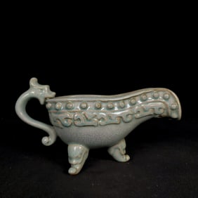 An Exquisite Ru yao Dragon Pattern Tripod Goblet