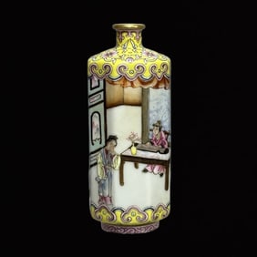 An Exquisite Famille-Rose Figure Pattern Snuff Bottle