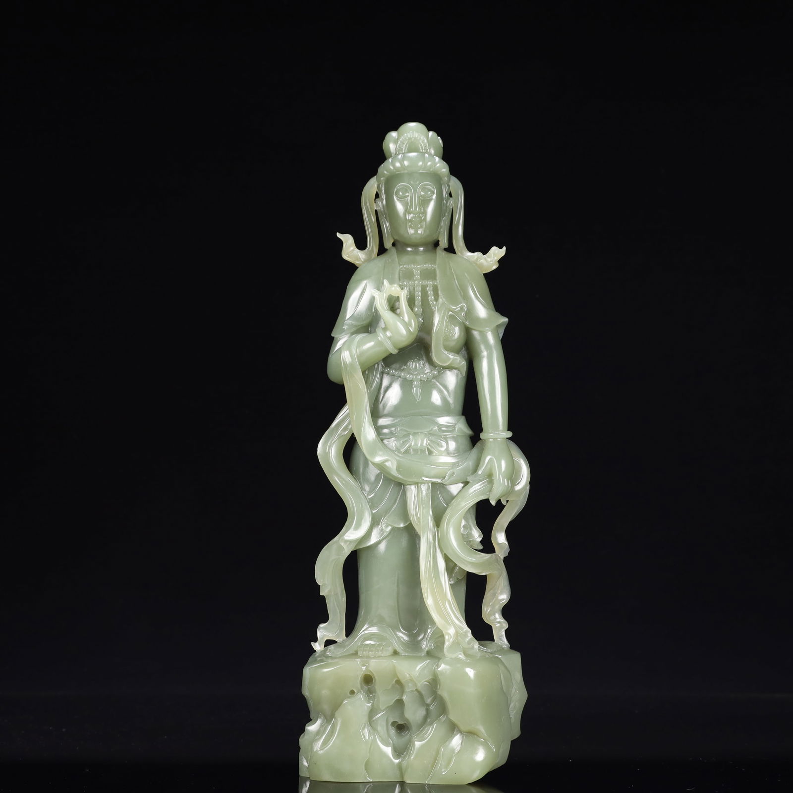 A Rare Sapphire Statue of Avalokitesvara: A Rare Sapphire Statue of Avalokitesvara,Qing Dynasty, China,Size:4.3inx2inx12.6in,Weight:1900g 青玉观音像,中国清代