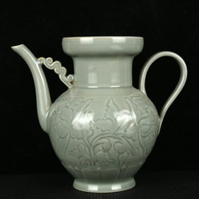 An Exquisite Yue yao Celadon Glazed Flower Pattern Ewer