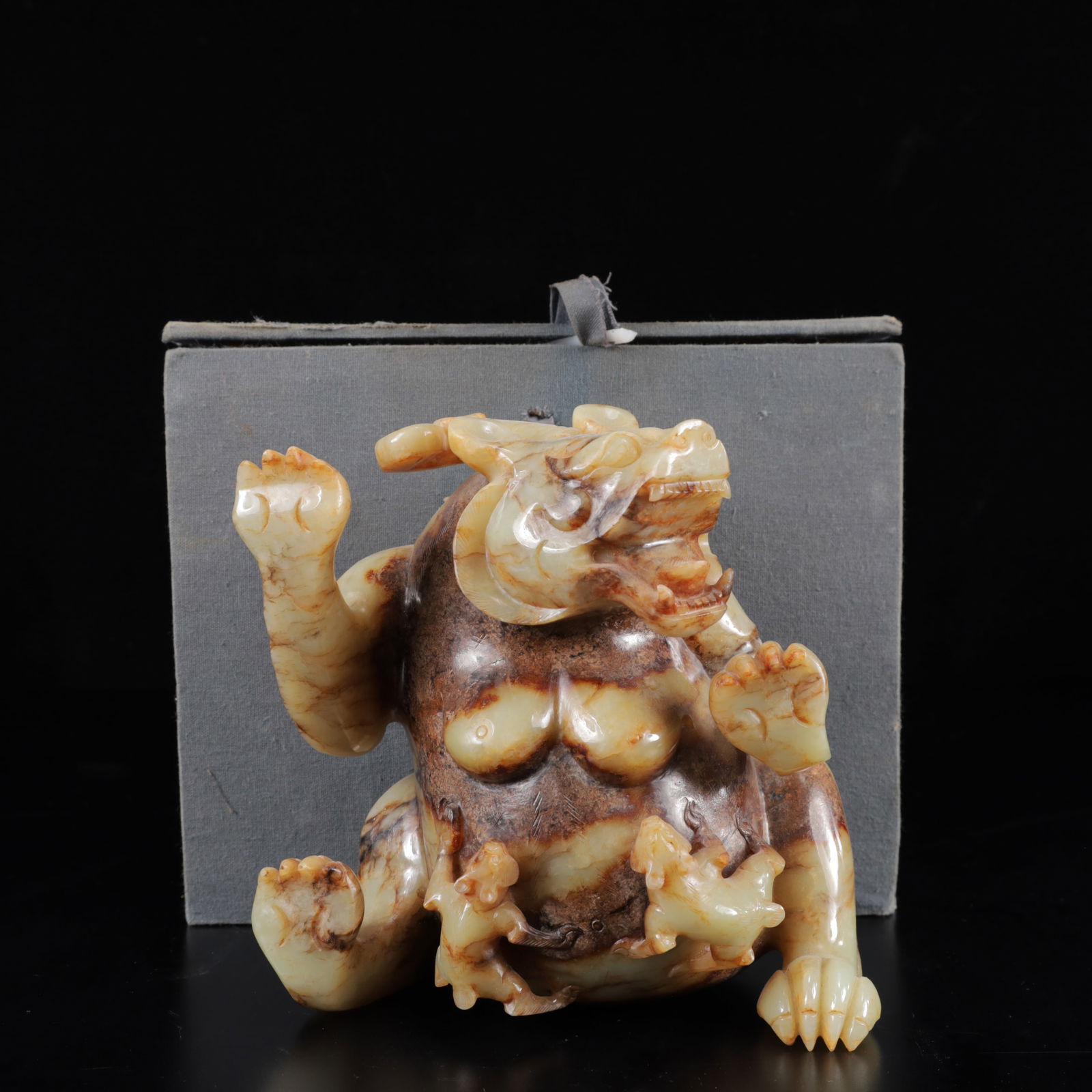 An Exquisite White Jade Auspicious Beast Ornament (1 of 12)