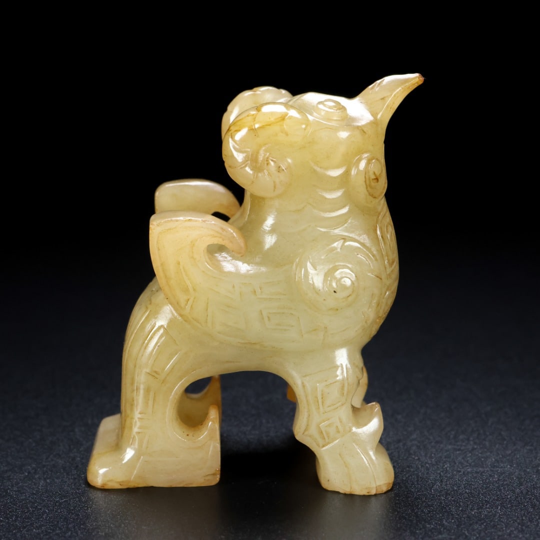 An Archaic Gaogu yu Beast Ornament: An Archaic Gaogu yu Beast Ornament,Ancient Time, China, Size:1.6inx1.3inx3in, Weight:132g 高古玉兽纹摆件,中国远古时期,